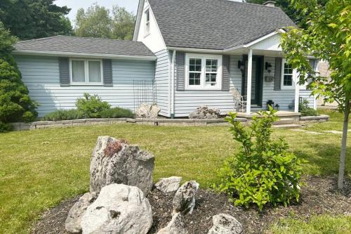 Owen Sound House | Little Blue Oasis