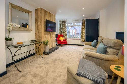 Staple Hill House | LITTLE COTO Fully Equipped South West Home By StayStaycations