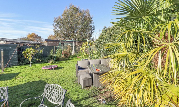 Grimsby Cottage | LITTLE EDEN BY THE SEA, pet friendly in Humberston, Lincolnshire