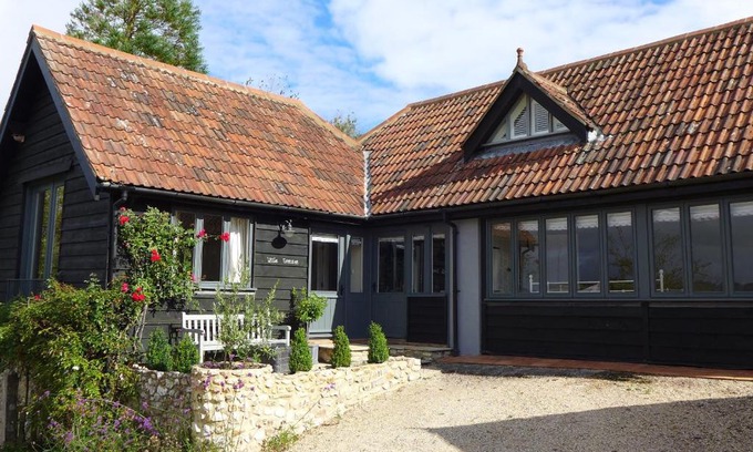 Axminster House | Little Evanses