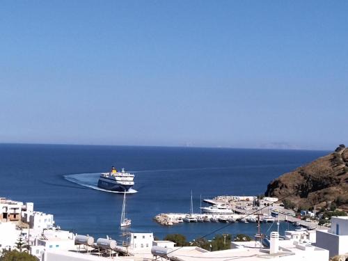 Astypalaia Apartment | Little Garden