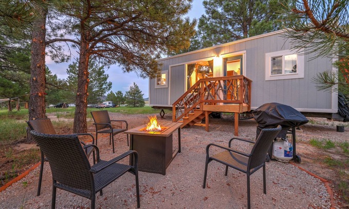 Larkspur House | Little House on the Ranch - Cozy, fun TINY HOME