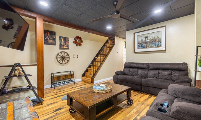 Bloomfield House | Little Italy- 2BD/1BA – Close to Major Hospitals – Off Street Parking