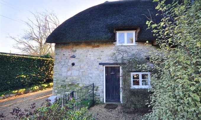 West Lulworth Cottage | LITTLE IVY, pet friendly, with a garden in West Lulworth