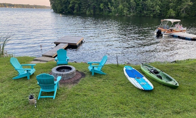 Winthrop House | Little Landing Cottage | Lakefront · Dock · Kayaks