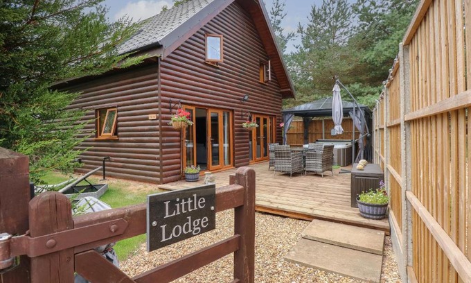 Pentney House | Little Lodge
