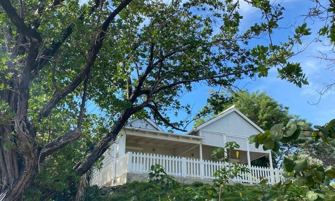 Port Antonio House | "Little Paradise" on a peninsula right by the sea!