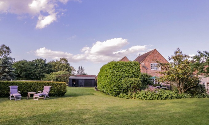 Bilting Cottage | LITTLE PONTUS, pet friendly, with pool in Challock