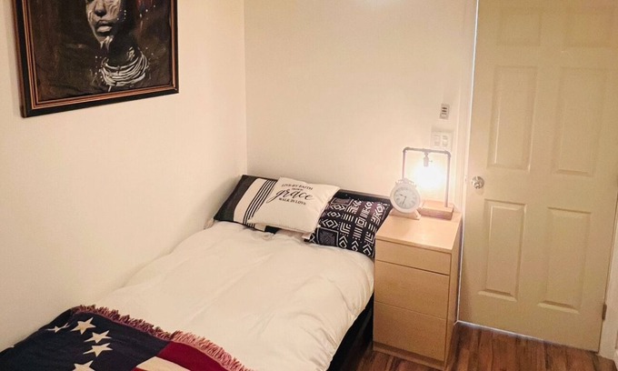 Valencia Apartment | Little safe quiet front yard 1 bedroom