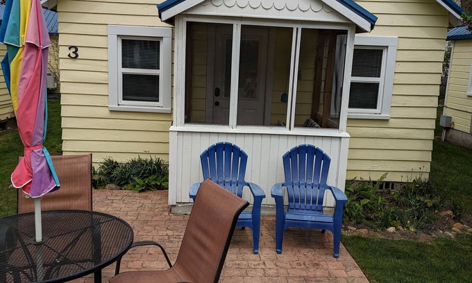 Port Austin Cottage | Little Yellow Cottages #3