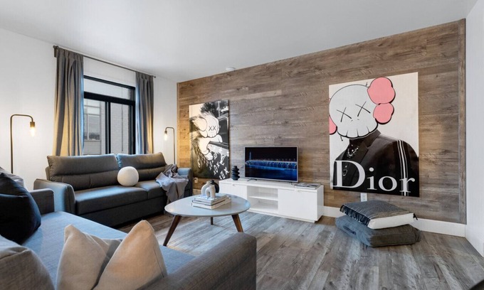Plateau Mont Royal Apartment | LiV MTL Urban-4 Spacious 2BR Deluxe Downtown MTL