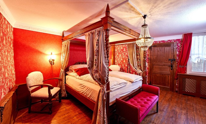 Ulmen Other | Live like a knight and a noble lady in a medieval home