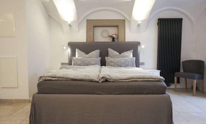Grafengehaig Apartment | Live like in a castle, in the vaulted room, rental after complete renovation