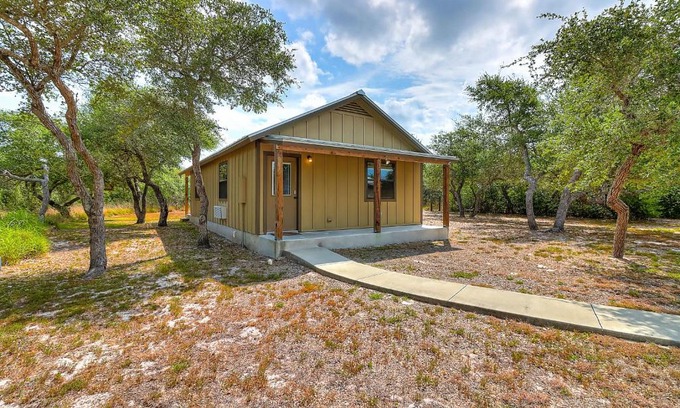 Aransas Pass House | Live Oak Cottage
