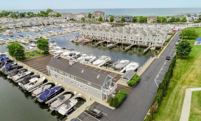 New Buffalo Condo | Live the marina life in New Buffalo!