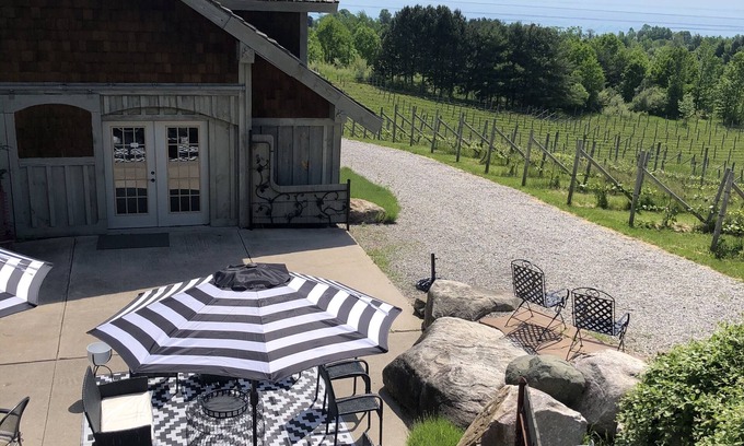 Suttons Bay House | Live the Vineyard Life at The Grand View 2 @ Willow Winery
