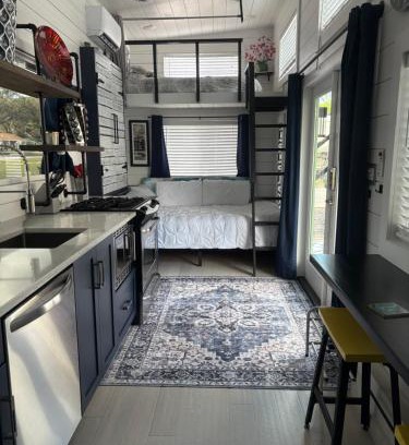Clermont Villa | Lively Pet-Welcoming Tiny Haven in Bustling Clermont!