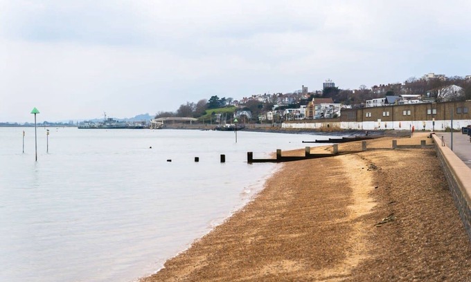 Westcliff-on-Sea Apartment | Livestay Luxury 2Bed Flat in Southend-on-Sea 5
