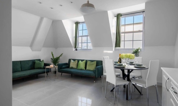 Didcot Apartment | LiveStay-Stylish 2Bed Apartment in Oxfordshire*1