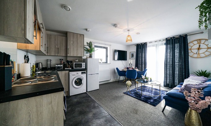 George Green Apartment | Livestay Two Bed Heathrow Apartment with Parking