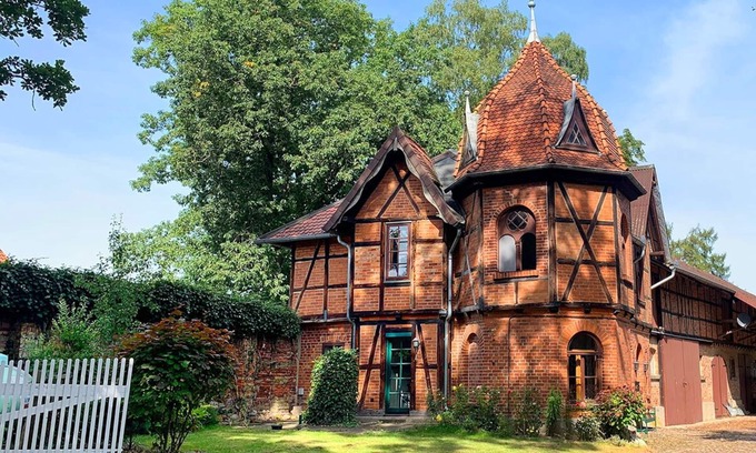 Hoesseringen Apartment | Living in a tower - vacation in the country