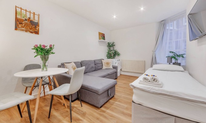 St. Johns Wood Apartment | Living in the Heart of London: Your Perfect Urban Retreat.