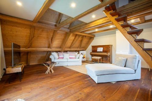 Horgen District House | Living on a animal sanctuary