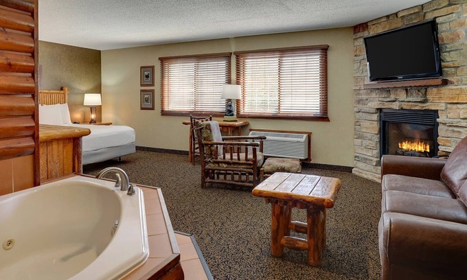 Galena House | Living Room, Whirlpool, Theme Suite, Stoney Creek Galena | 2 Units
