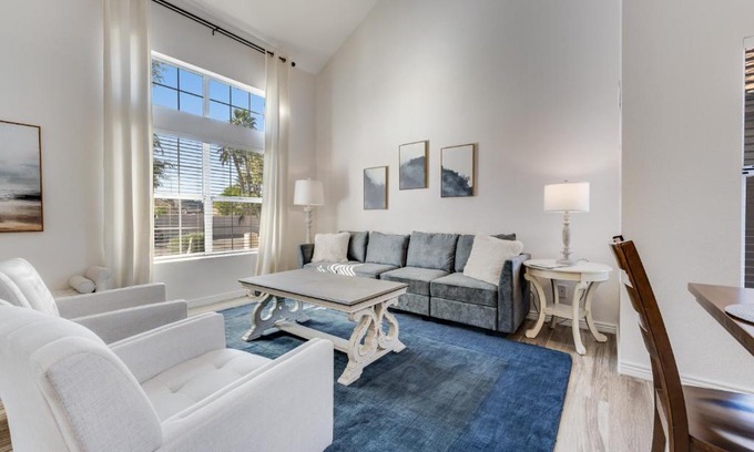Foothills House | Living Under Par