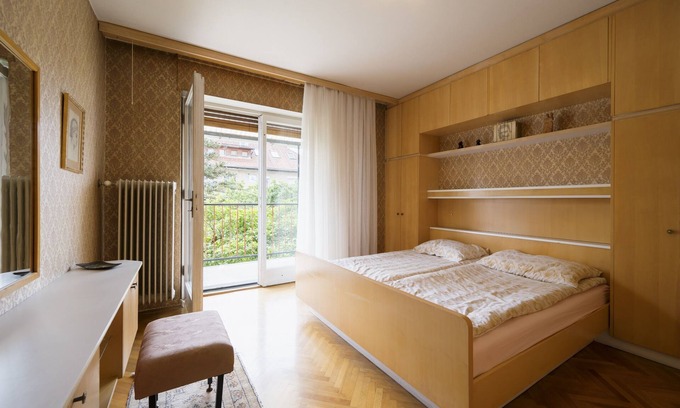 Bezigrad District House | Ljubljana C17: five-bedroom house with a garden & parking