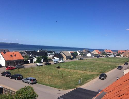 Borstahusen Apartment | Ljus etagevåning med havsutsikt i gamla Borstahusen