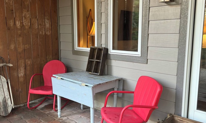Missoula Apartment | Llama Ranch Cozy 1-bedroom apartment just South of Missoula with WiFi!