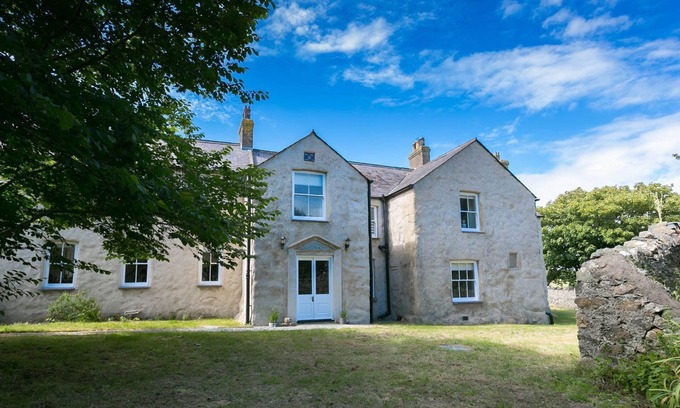 Ty Croes Cottage | Llangwyfan Isaf - a coastal that sleeps 8 guests in 5 bedrooms