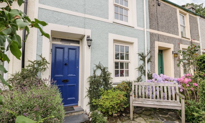 Borth-y-Gest Cottage | LLANNOR, pet friendly, character holiday cottage in Borth-Y-Gest