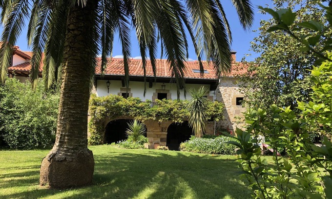Llanos House | Llanos De Penagos: Mansion - THE BUMBARO'S HOUSE