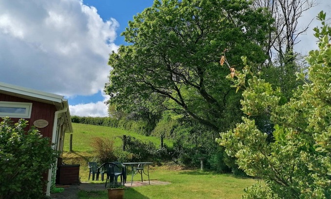 Llanybri Cabin | Llansteffan Cabin, Cosy, Two bedrooms, private garden, 5 minutes from the beach