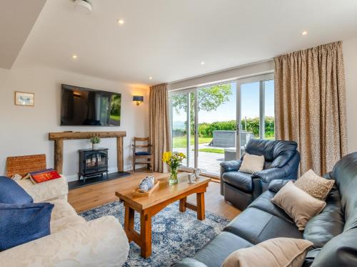 Clynderwen House | Llwyncelyn Farmhouse