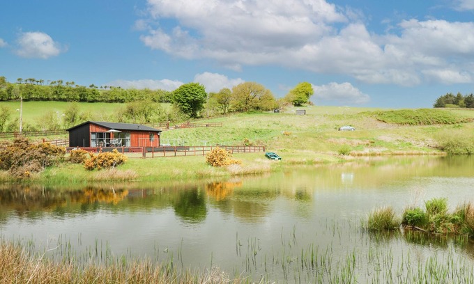 Bethania Cottage | LLYN CAE TY NANT FISHERY HOLIDAY LET, family friendly in Llangeitho