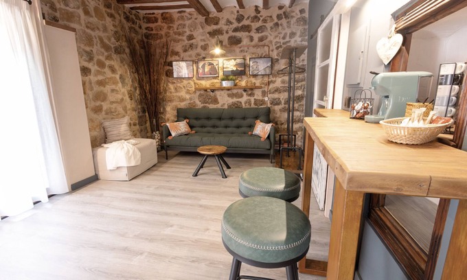 Arnes Apartment | Lo Raconet dárnes, a rural apartment in the historical center of Arnes.