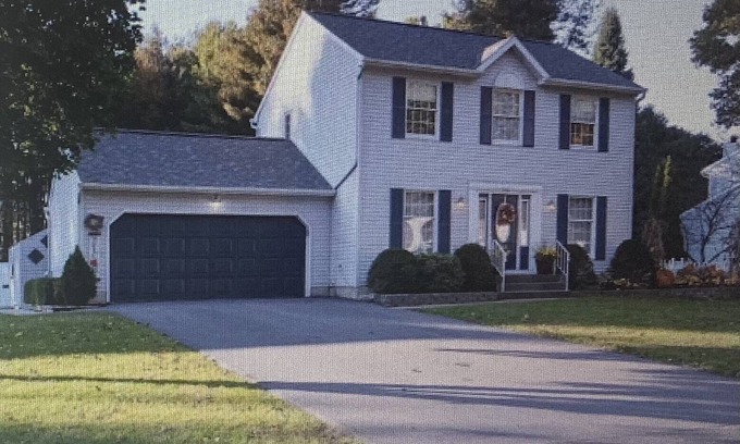 Ballston Spa House | Located by the Adirondack Mountains and right outside Saratoga Springs.