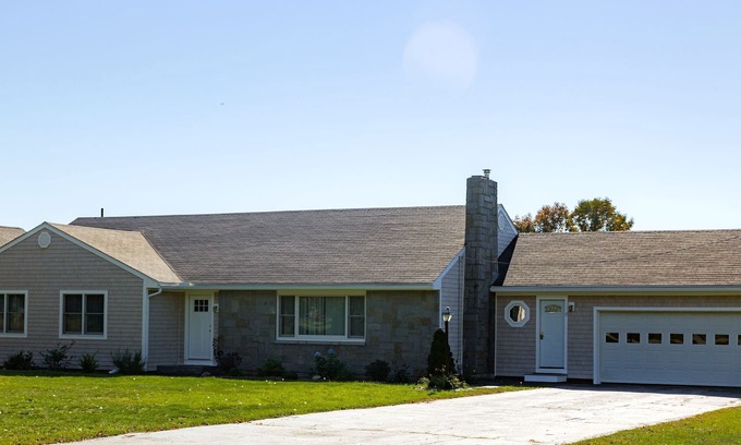 Glen Cove House | Located Directly On Rockland Harbor