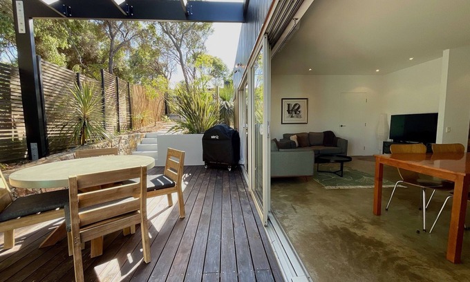 Gnarabup Apartment | Located in Gnarabup a short stroll from the main beaches and cafes