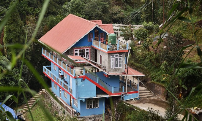Darjeeling Other | Located in the heart of Darjeeling surrounded by greenery.