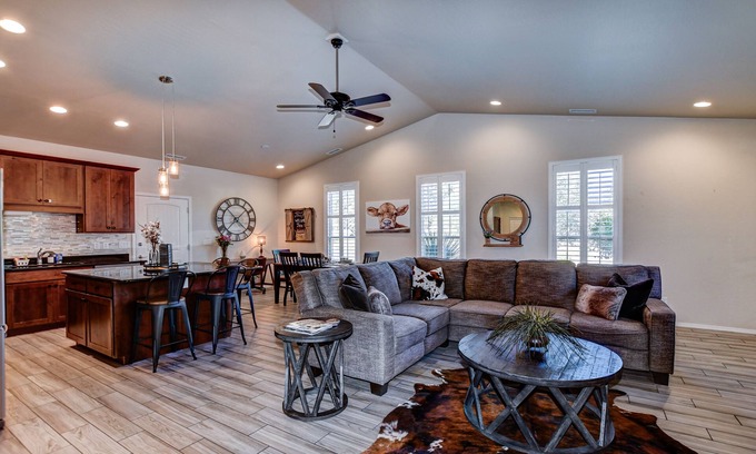 Prescott House | Located in the heart of Prescott just blocks away from Historic downtown square.