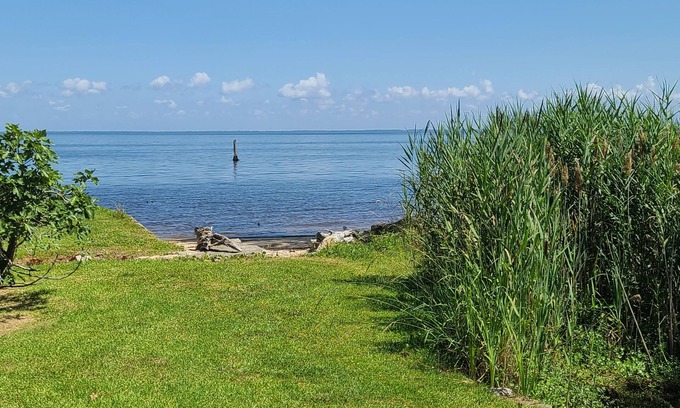 Columbia Cottage | Located on the Albemarle Sound, this family-friendly home has room for everyone!