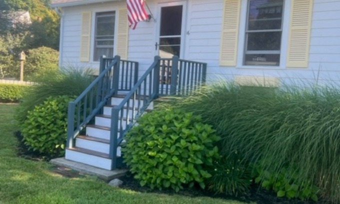 Scituate Cottage | Location - 5 houses away from Museum Beach!