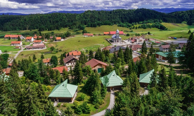 Prenovel Ski Chalet | Location chalet bois Les Loges du Jura