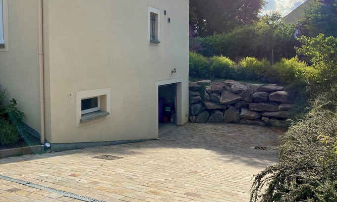 Levis-Saint-Nom House | Location Espace Extérieur Pour Tournage