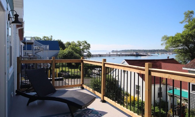St. Andrews House | Location, location, location! Private - Waterview - Downtown Cottage