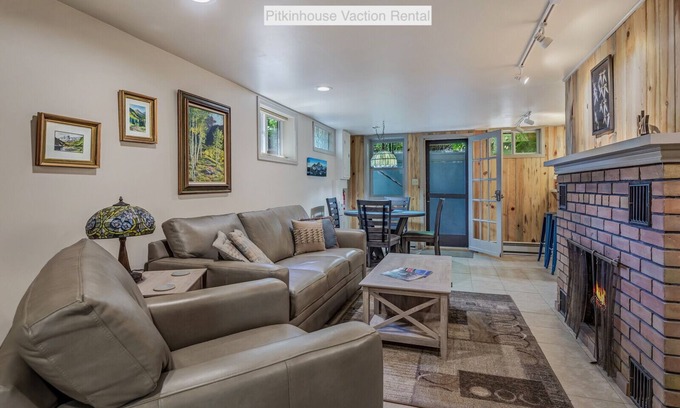Glenwood Springs Apartment | Location says it all. Glenwood Springs Colorado beautiful one bedroom apartment